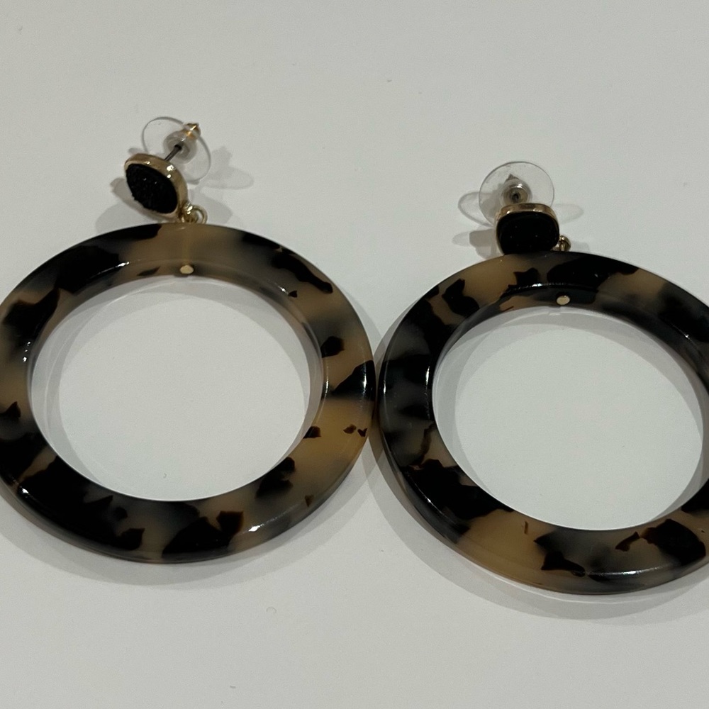 3/$15 ✨ Tortoiseshell Hoop Earrings